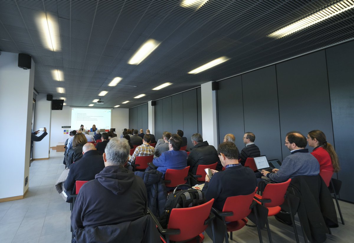 Jornada 'Smart Valladolid. Oportunidades de colaboración' donde se han dado a conocer las posibilidades que ofrece el #bigdata de la ciudad

Abren la jornada la concejala de Modernización Silvia Tomillo y la directora de <a href="/PC_UVa/">Parque Científico UVa</a> Mª Ángeles Pérez
(hilo)