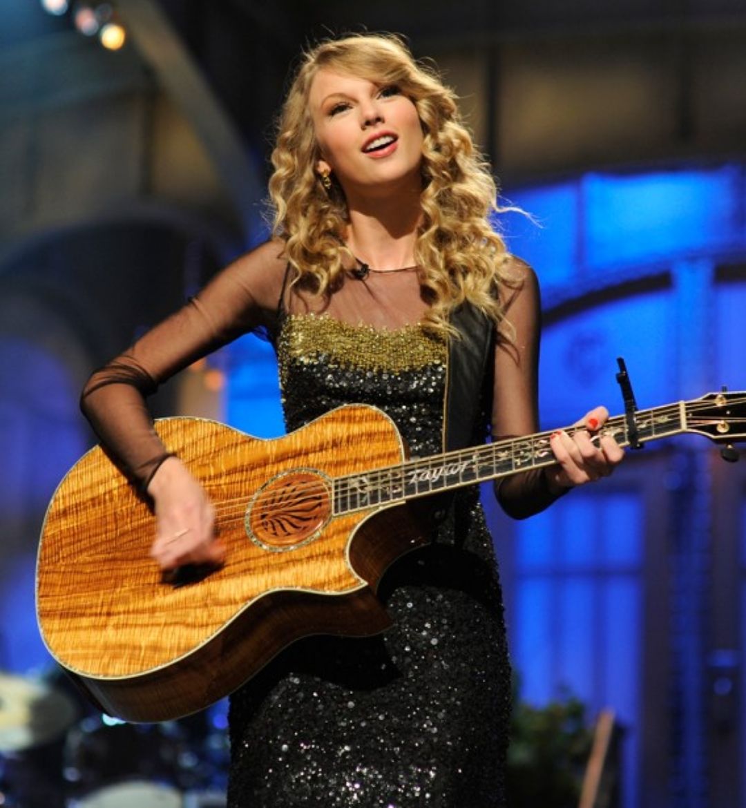 TheSwiftSociety's tweet image. Throw🔙| 14 years ago today, @TaylorSwift13 hosted and guested the &quot;Saturday Night Live&quot;.