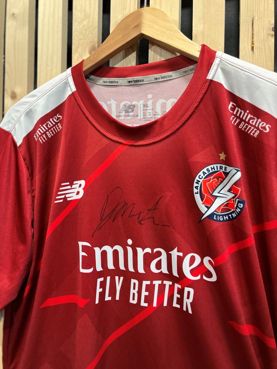 lancscricket's tweet photo. 🚨 GIVEAWAY 🚨

Win a signed @dazmitchell47 T20 bundle!  ✍️🇳🇿

To enter:
1) Repost and like this post.
2) Follow @lancscricket 
3) Tell us your favourite Daryl Mitchell moment from last season? 

Good luck! 👍

🌹 #RedRoseTogether https://t.co/9leRtVMCsC