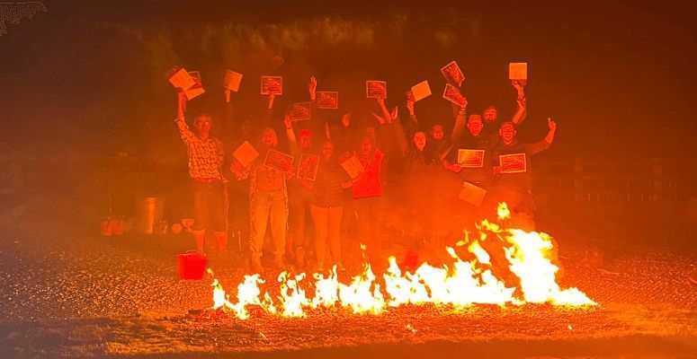 ProLandscaperUK's tweet image. UK charity @PerennialGRBS celebrates a blazing success at York Gate 🔥 

The event saw people across the horticulture community come together to brave the coal walk. 

Read more here 👉 buff.ly/3FMdPwj 

#Horticulture #Charity #FireWalk