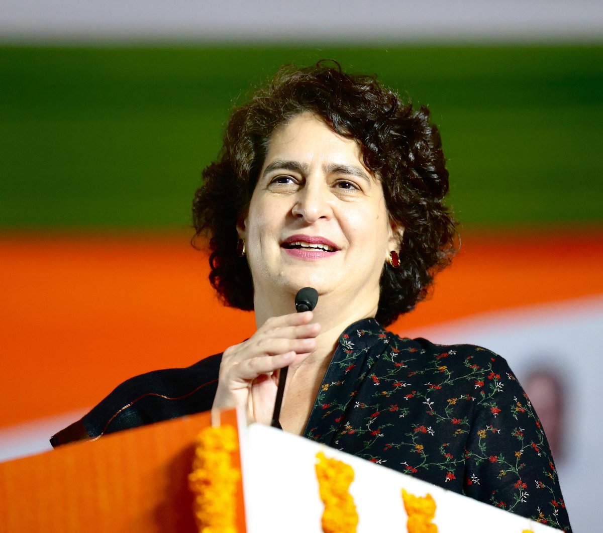INCIndia's tweet photo. कांग्रेस महासचिव श्रीमती @priyankagandhi जी ने मध्य प्रदेश के इंदौर में विशाल जनसभा को संबोधित किया।

मध्य प्रदेश की जनता शिवराज सरकार के भ्रष्टाचार, अत्याचार और कुशासन के खिलाफ वोट करने जा रही है। https://t.co/iOl71wJpr0