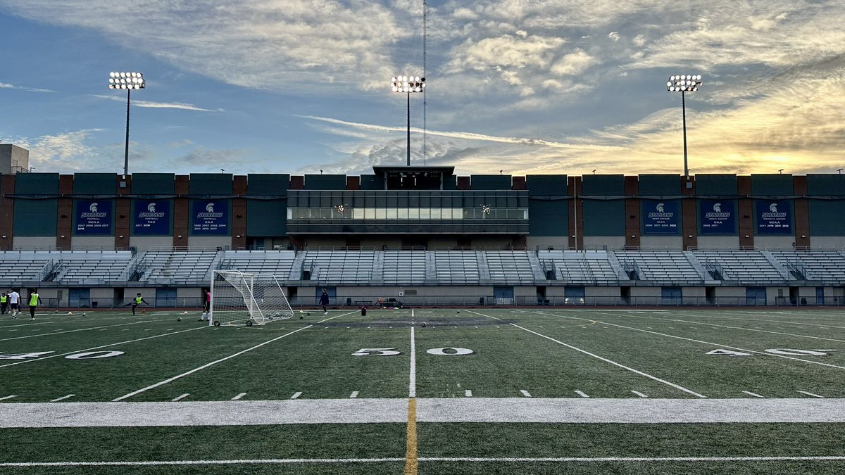 cfbcampustour's tweet photo. 🏟️ DiSanto Field Visit 🏟️

📍 Cleveland, Ohio
🏠 @CWRUFootball 
🕰️ Opened in 2005
🪑 2,400 seats

#CWRU #BlueCWRU #d3fb https://t.co/yI9YeDozYr