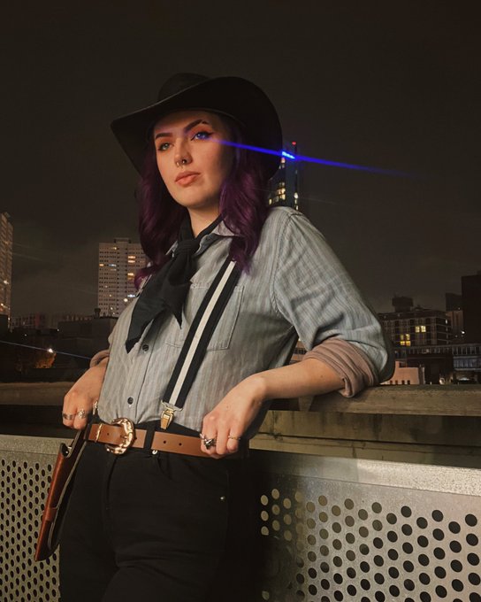 I cosplayed Arthur Morgan again this Halloween hehe 🤠 https://t.co/GdguYttOmT