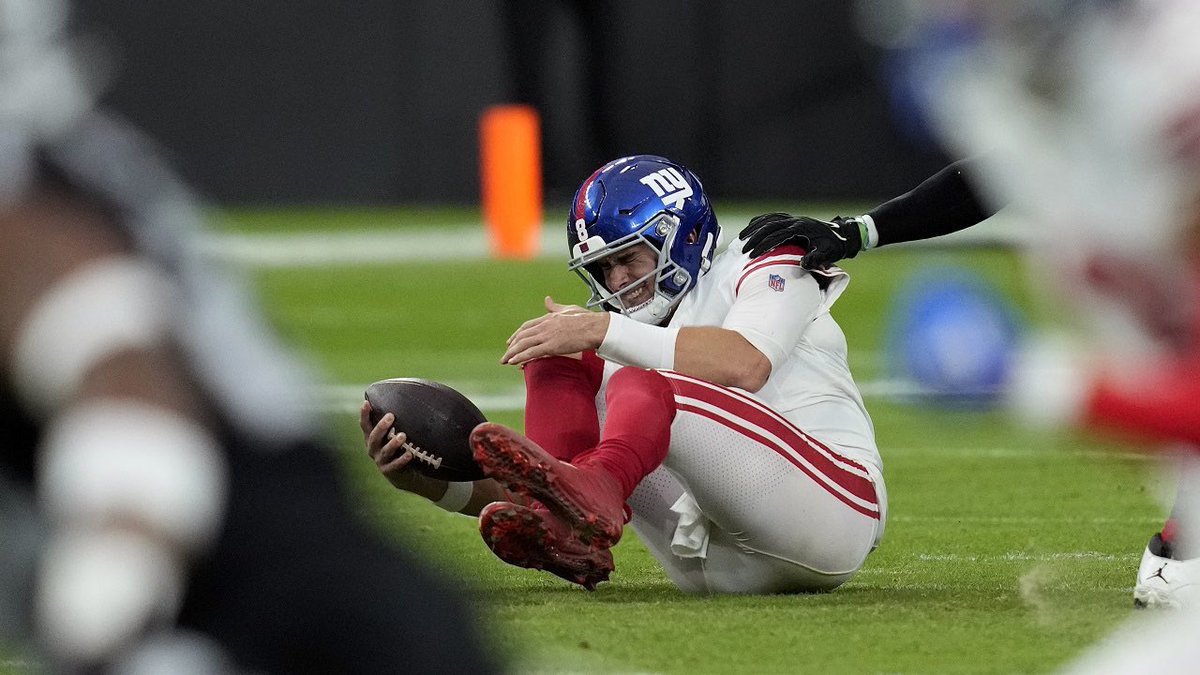 _NoMercySports_'s tweet image. Breaking News: Giants QB Daniel Jones is out for the season with a torn ACL! But let&apos;s be real, were the Giants even in the running? 🤔 #ControversialThoughts #NFLNews