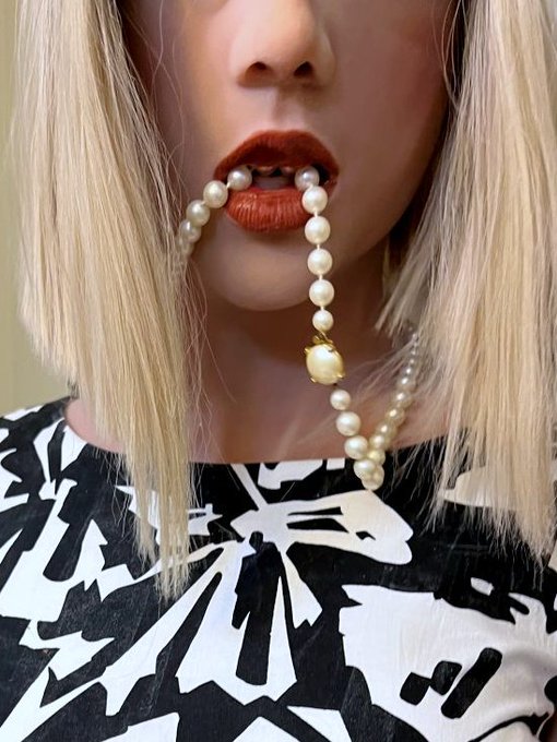 Why do I love pearls, you ask? Well, darling, they're timeless, classy, and add a touch of elegance to<a href="/tag/pearlperfection"class="tags"><span>#pearlperfection</span></a>