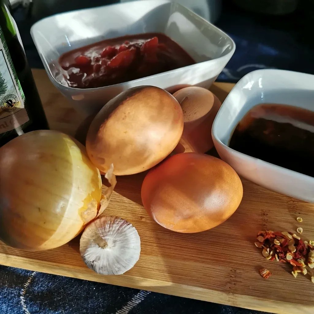 LisaBrunet's tweet image. Er staat een nieuw recept online op mijn website!

Balinese eieren, lekker bij de bami of rijst.

Bekijk het recept op food.lisabrunet.com

💋💋💋

#food #simplefood #freshfood #recepten #eieren #koken