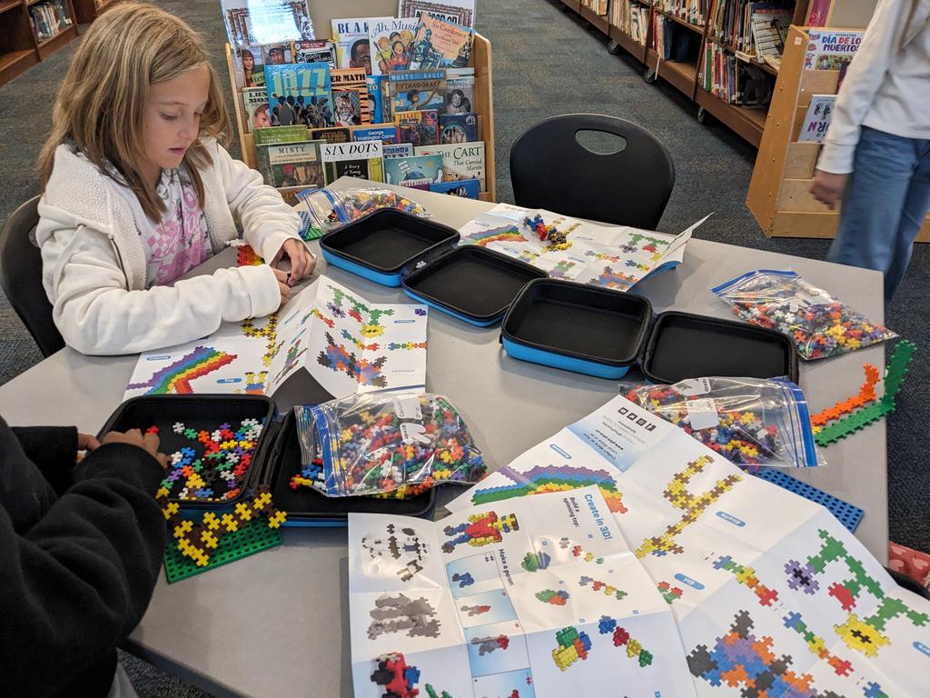 tammyhancock002's tweet photo. Yes, 5th graders love centers in the library! #vestigers #librarylearners https://t.co/B2GyJdwWoJ