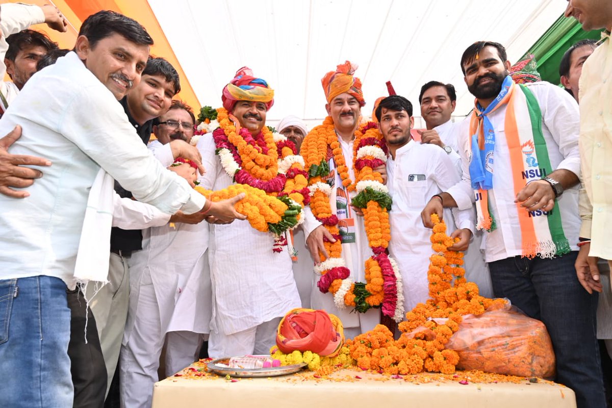 TikaRamJullyINC's tweet photo. अलवर ग्रामीण की देवतुल्य जनता-जनार्दन का हृदय की गहराइयों से आभार व धन्यवाद। https://t.co/TnG6spKIpD