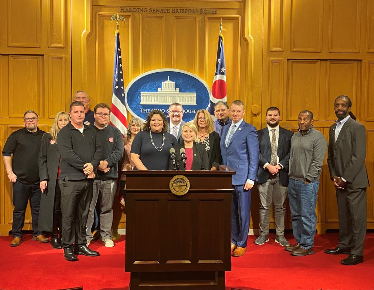 JessicaEMiranda's tweet photo. Standing up for working people should be a priority for all public servants. I am proud to introduce The STAND UP Act with Rep. @michelegrim as we were joined by several State Labor leaders. Striking workers deserve a safety net while they fight for dignity of work. #STANDUPACT #PeopleFirst
https://t.co/L8OPSHOEBe