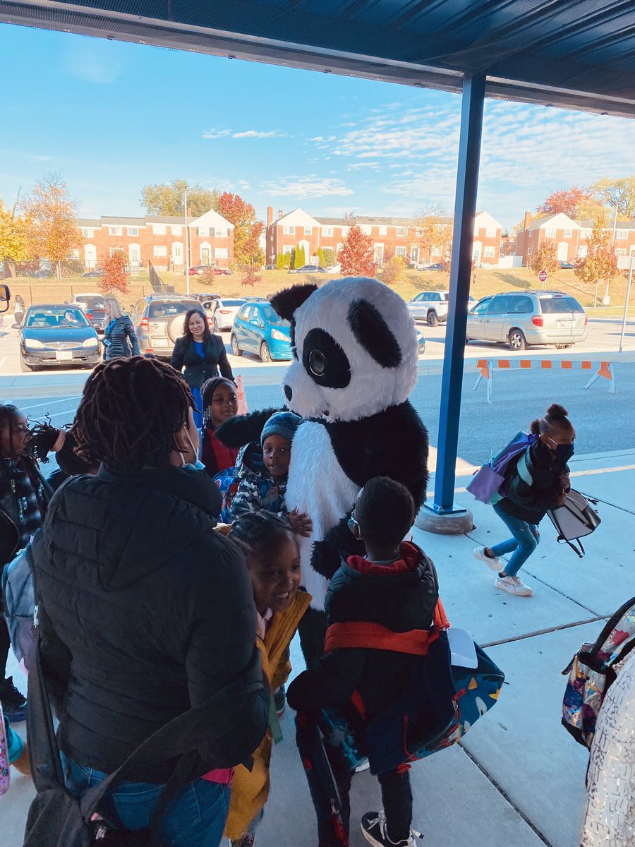 MrsShelbyWood's tweet photo. This week is off to a great start! Our Monday morning Boogie โn Breakfast is the best welcome back from a weekend. Music playing during arrival & hugs from our beloved Panda ๐ผ๐ถ https://t.co/GNz5v1Ncgl