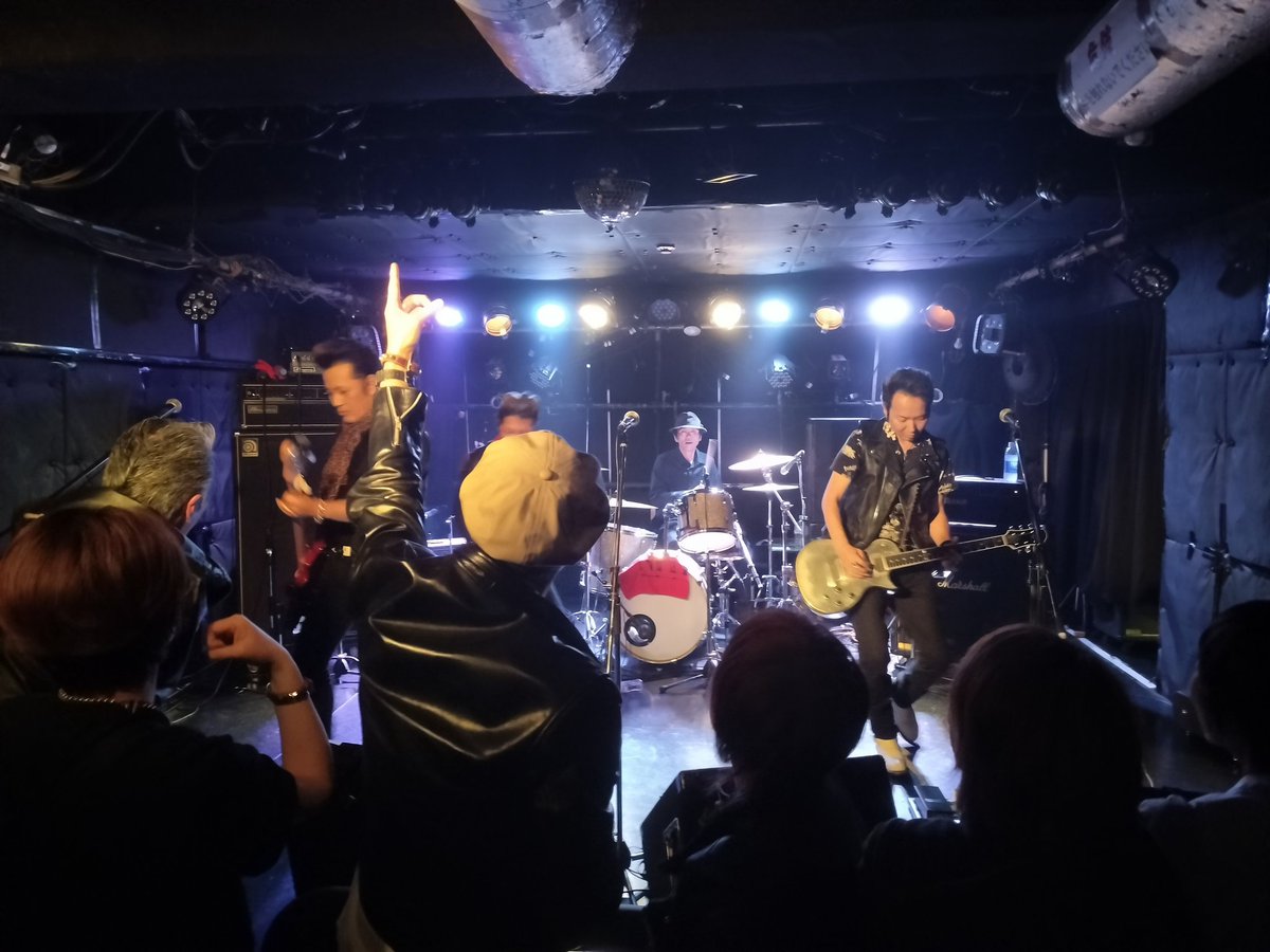 z_piratesrocks3's tweet photo. NITROX
#FELLOWS
#FELLOWS54
#DIRTYOLDDRUNX
#NITROX
#NOJOBs
#THEASIANLIPS
#TheGroovyTimes
#TheKeyStone
#DJz
#DJTAKA
#高円寺showboat https://t.co/OwpJXcbvQq