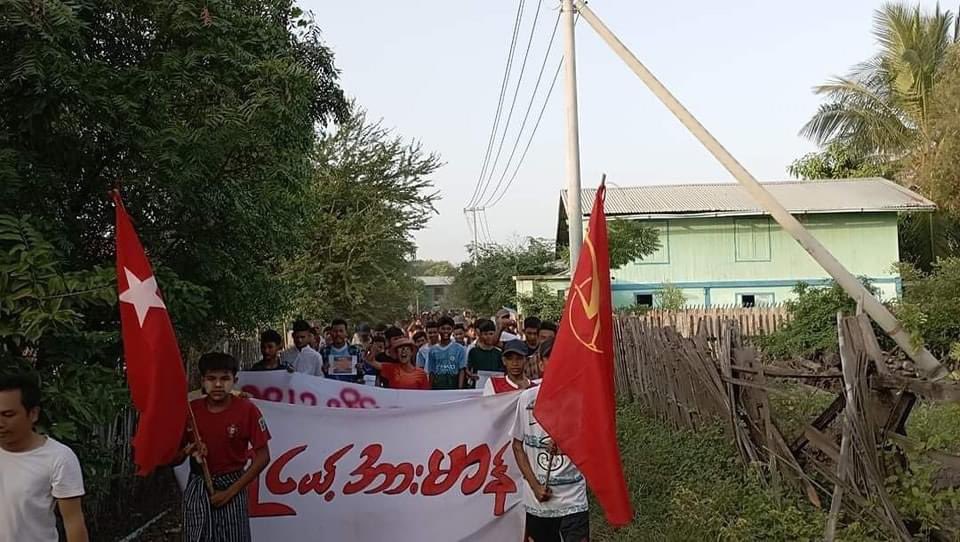 katycho22222's tweet photo. Pro-democracy residents from Yinmabin township , rallied and demonstrated a strike to stage an unrelenting protest against military dictatorship today.
#LegalizationOfNUG 
#2023Nov6Coup
#OurAmbassadorOurVoice 
#WhatsHappeningInMyanmar https://t.co/vSCPHjZBf2