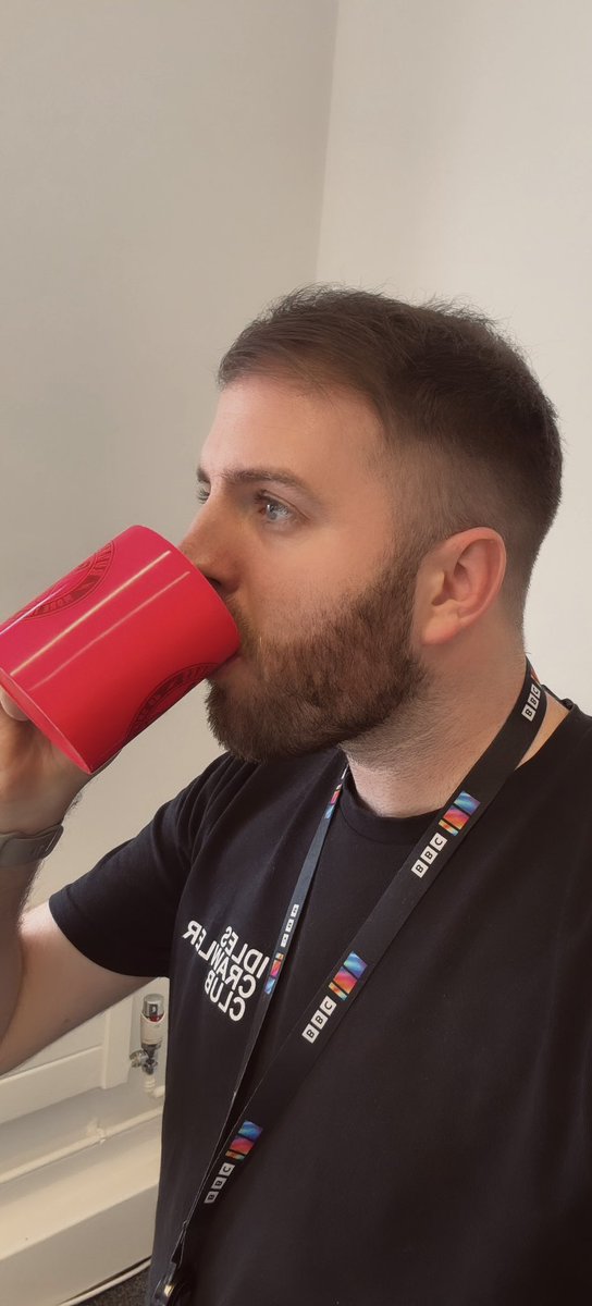 Hello! I’m in for David White this Afternoon!

We’re talking ROADTRIPS! Barney Fletcher will be joining us for coffee break after writing his new album Lonestar while travelling America!

Have you been on one?

It’s customary to take a photo with your coffee cup, right?! ☕️