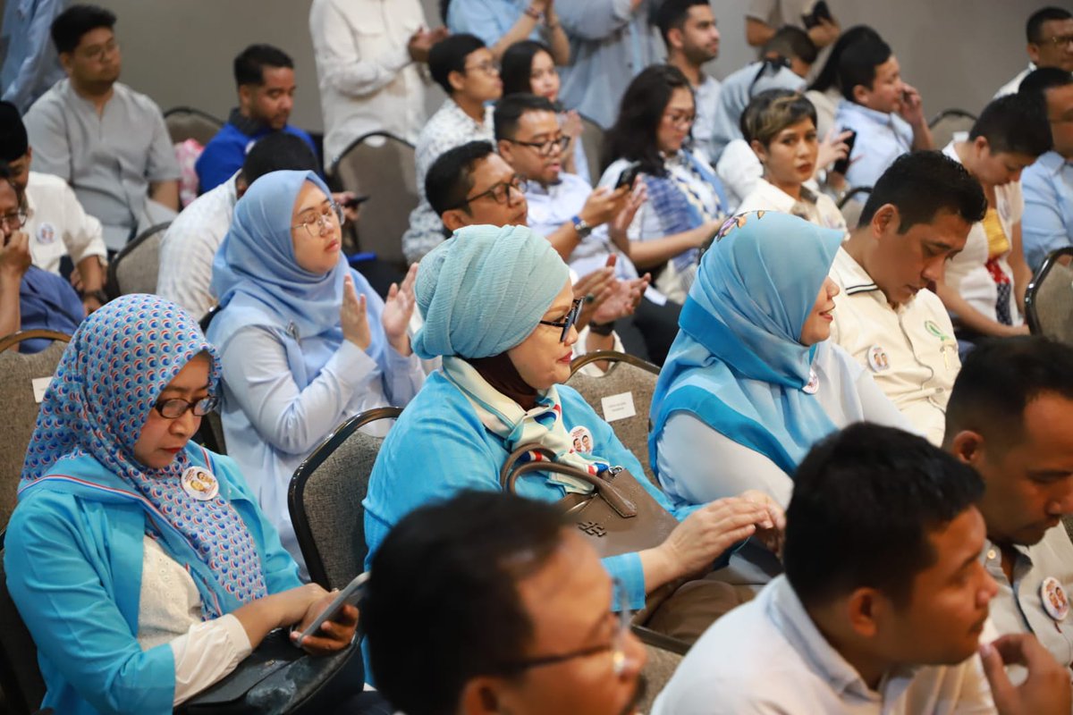 #Rilis | Anis Matta Wakil Ketua Pengarah, Fahri Hamzah Komandan Komunikasi, Mahfuz Sidik Wakil Ketua Koordinator Strategis TPN Prabowo-Gibran partaigelora.id/anis-matta-wak… <a href="/anismatta/">Anis Matta</a> <a href="/Fahrihamzah/">#AyoMoveOn2024</a>