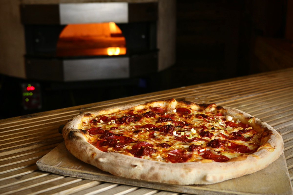 The Quiz People are back TONIGHT and every Monday night at 8pm! Only £2 to enter. This is a fast-paced quiz using smartphones.  It’s 2-4-1 🍕pizza night too from 5pm. Make a night of it! #quiz #pizza #hothoney #monday
