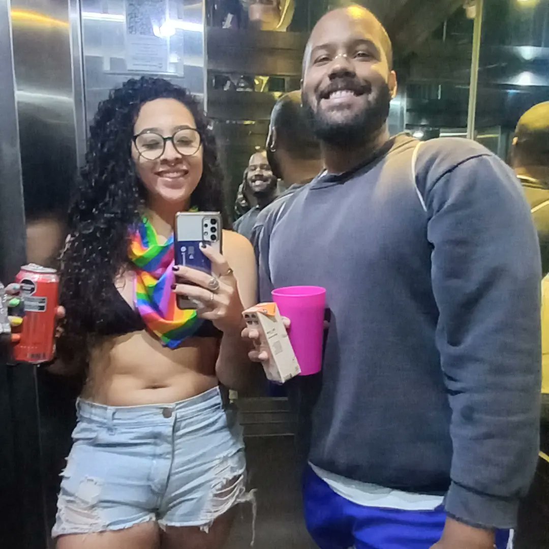 krabytah's tweet photo. Que lindo finde <3
Con el osito chocolatoso @luislira
#BApride https://t.co/uyCGJuufOf