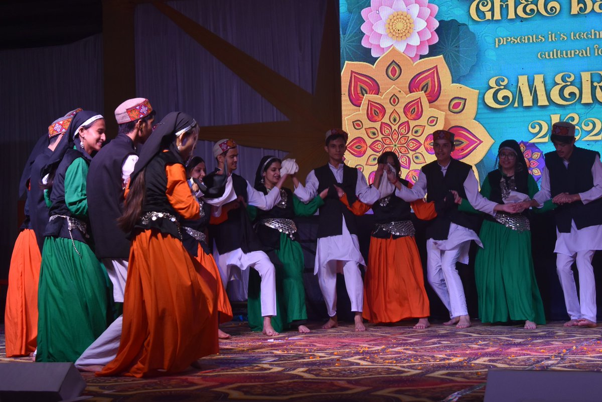 ghecbilaspur_hp's tweet photo. Nati ka CHASKA ❤️
#GHEC #BANDLA #EMERGE2K23 #HIMACHALNATI https://t.co/mlLSZjtAFZ