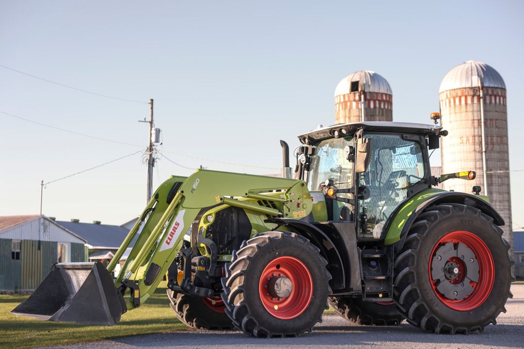 Get the job done with the CLAAS ARION 600 tractor! This new model delivers 165-205 hp through a smooth CMATIC transmission and offers a large and quiet cab — it's all about performance. 💪 Want to know more? Give us a call (320) 398-3800 or visit tinyurl.com/36hhke9a!
