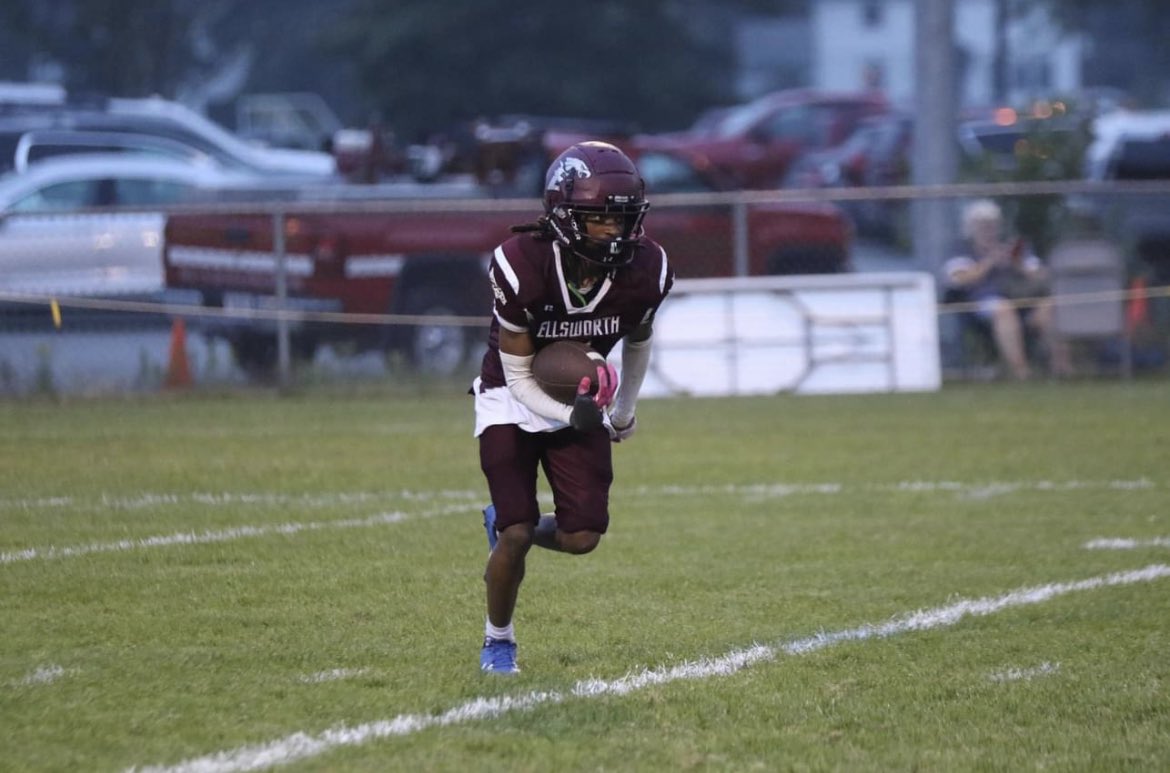 SiahFrmMa's tweet photo. Senior year tape⬇️⬇️⬇️
 https://t.co/6AYN48p6fE ( Defensive Tape)

https://t.co/3pHvzlrG8z (Offensive Tape) https://t.co/weE4kOW38H