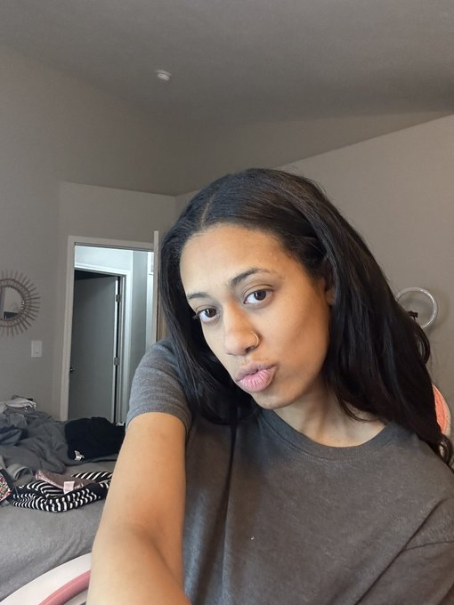 Going live on SLUSHY at 10am eastern come join me 🤗 Join SLUSHY for 🌶️ Spicy TikToks!  https://t.co/GpZCt0Z9as<a href="/tag/realloyalfans"class="tags"><span>#realloyalfans</span></a>