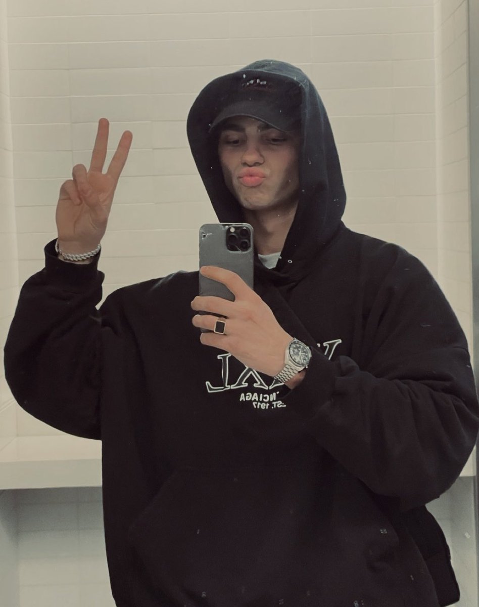 ofmxderntimcs's tweet image. (👻) to 𝐰𝐨𝐥𝐟

sᴜʀᴇ ᴛʜɪɴɢ, ᴡᴀs ᴀʙᴏᴜᴛ ᴛᴏ ɢᴇᴛ sᴏᴍᴇ ꜰʀᴇsʜ ᴀɪʀ ᴀɴʏᴡᴀʏ. 

ᴡʜᴇʀᴇ ᴅᴏ ᴜ ᴡᴀɴɴᴀ ɢᴏ?