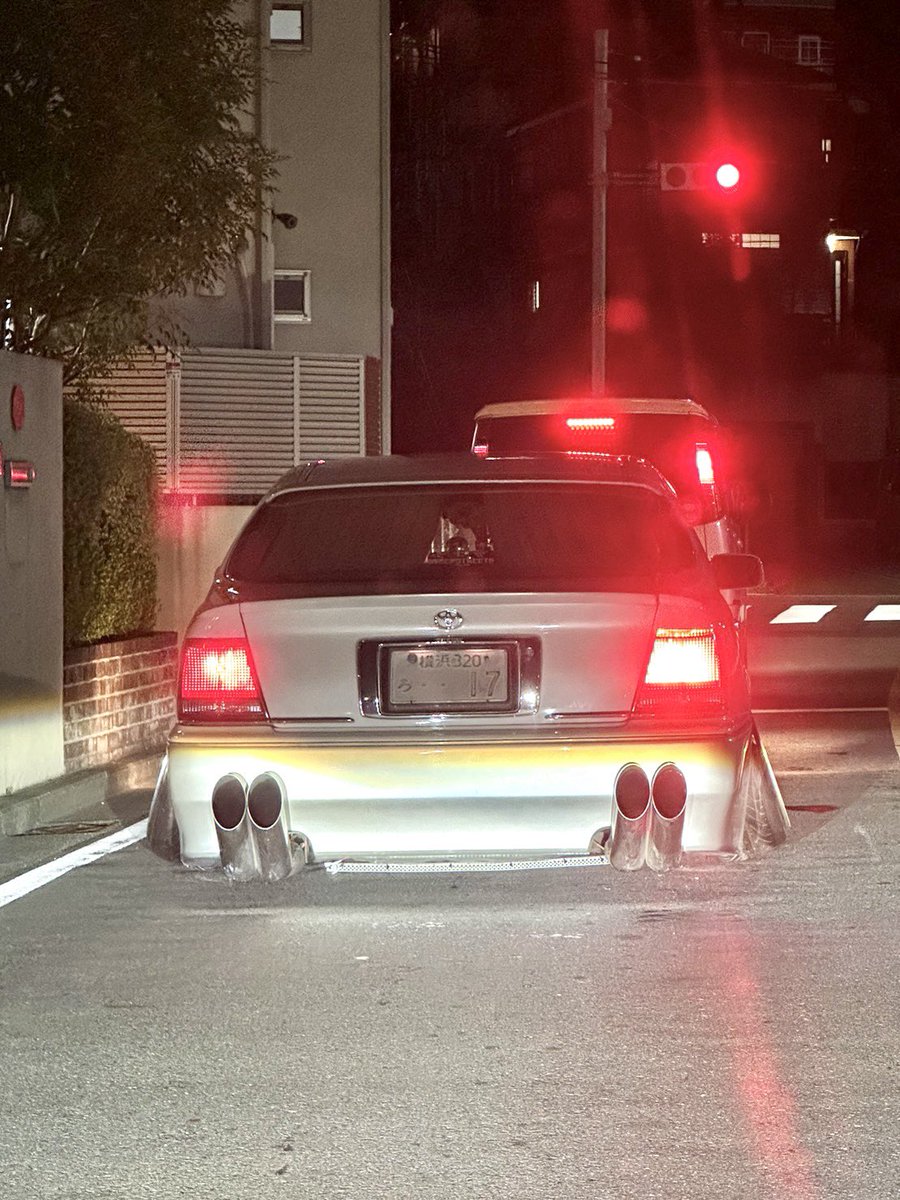 0451014's tweet photo. うーん。
そんなマフラー主張強いかな？
そんな長いタイプじゃないしキャンバーで真後ろからでもそこそこタイヤ見えてマフラーの存在感薄れてると思ったんだけどなぁー😔
ま、自己満か！笑 https://t.co/M65DM8hvqV