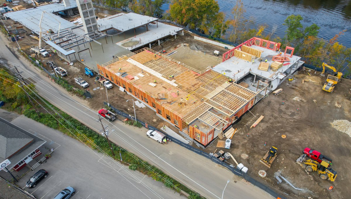 Autumn foliage in #Haverhill has us falling in love with The Beck's stunning waterfront location all over again. 🍂 Check out our framing progress on this five-story, mixed-use development with views of the Merrimack River!

More: bit.ly/3FL2iwS

<a href="/cube3studio/">CUBE 3</a>