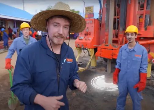 El YouTuber MrBeast construye 100 pozos de agua potable en África y le cambia la vida a 500.000 personas: 'Si nadie más lo hace, lo haremos nosotros.” Mientras tanto la ONU sigue buscando la solución “para llevar agua y comida a los más necesitados”…