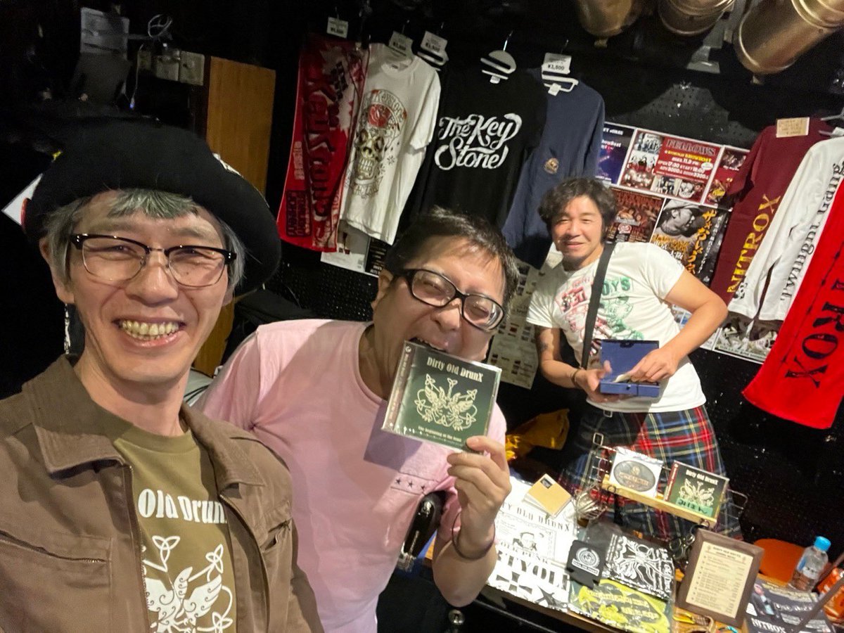 z_piratesrocks3's tweet photo. ありがとうございました✨
ありがとうございました😊
ありがとうございました🙇
#FELLOWS
#EASTBAY
#SKINHEADGIRL
#THERAPTOLS
#TheCALLINGS
#UkuleleHiro
#DIRTYOLDDRUNX
#NITROX
#NOJOBs
#THEASIANLIPS
#TheGroovyTimes
#TheKeyStone
#DJz
#DJTAKA
#高円寺showboat https://t.co/45tmcLRTtq