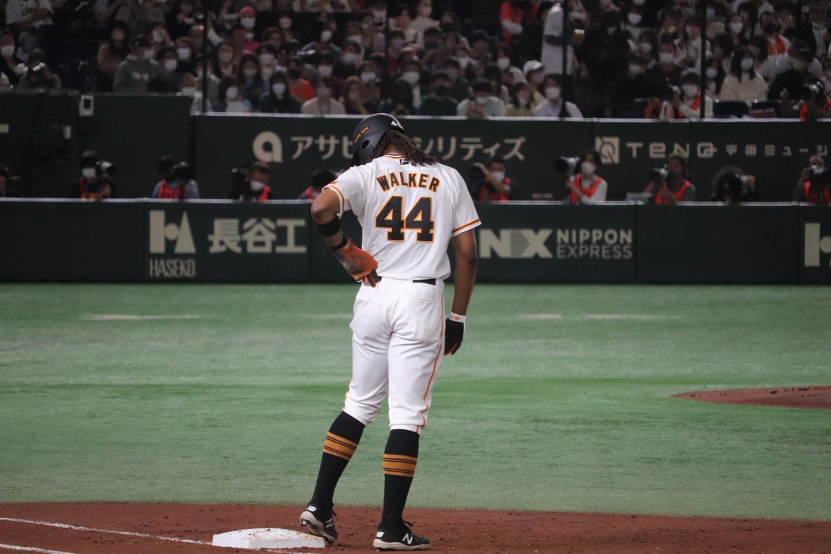 LEGASTY's tweet image. 淋しいけどパリーグでの活躍を期待してます💪
来シーズンはホームラン王目指して下さい🙌

#AdamBrettWalker 選手
#AdamWalker 選手
#アダムウォーカー 選手
#ウォーカー 選手
#読売ジャイアンツ 
#読売巨人軍
#福岡ソフトバンクホークス
#ソフトバンクホークス 
#亀井師匠

@walkoff28 🫶