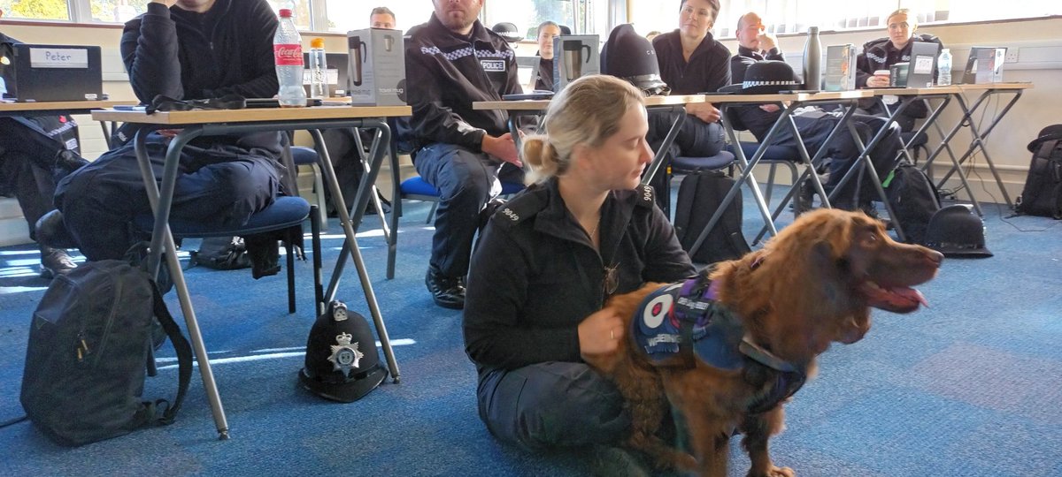 Henley listened to a welfare talk with new officers who are in week 20 of their training at TVP training  centre, Sulhamtead.
#New recruits #tvp finest <a href="/OscarKiloNine/">OscarKilo9</a> <a href="/OscarKiloUK/">Oscar Kilo</a>