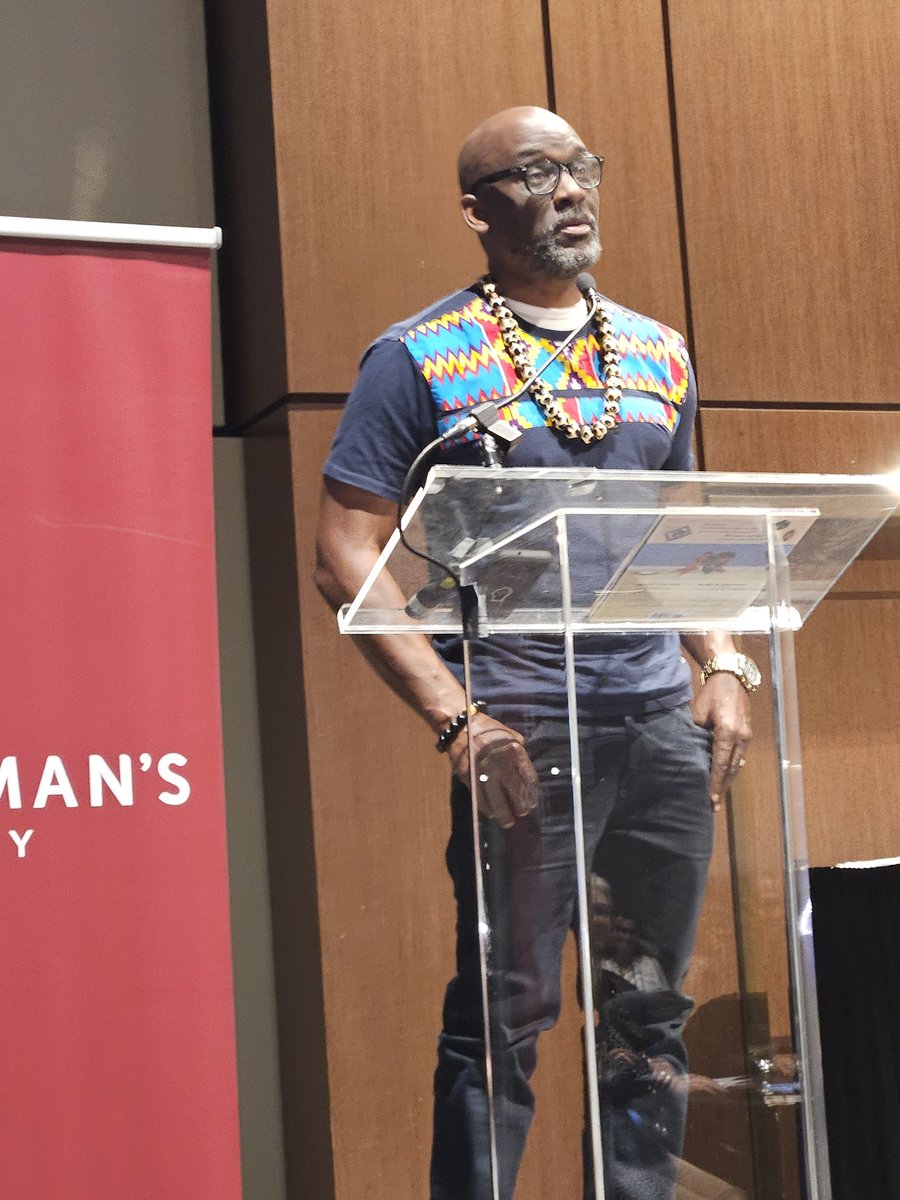 Author Derrick Barnes kicks off the #Askew23 Institute! @TWULitandLearn