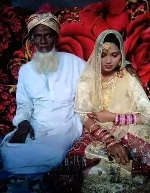 ajmalalilqp's tweet photo. نوجوان نسل آج کل ایسی شادی کی پکچر دیکھ کر ڈپریشن کا شکار ہو رہی ہے ، ہونا بھی چاہیے ۔
یہ اسی طرح ہے جیسے کہ ایک کسان محنت کرے اور فصل کیڑے کھا جائیں ، اسے غصہ اور جلن تو بہت ہو گی 🤪🤣 #INDvsSA #cheter #srilankacricketboard #Palestine #GazaGenocide https://t.co/QKUASLmFLQ