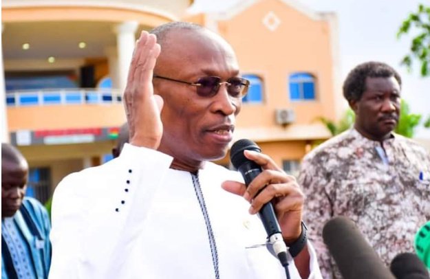 JusteMien's tweet photo. #Burkina : « Où se trouve la cherté de la vie ? Celui qui veut vivre à l’Occidental doit se résoudre à en payer le prix ou à aménager en Occident », martèle le #Premier_ministre Kyélèm de Tambèla #Iwili
👇👇https://t.co/xYEJTlxrSF https://t.co/ga1dkQfVjU