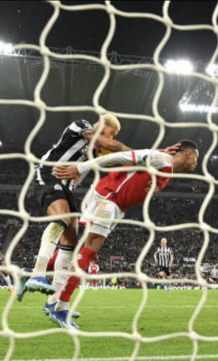 EduardoHagn's tweet photo. In what world is this not a foul? https://t.co/HUezumQvuT