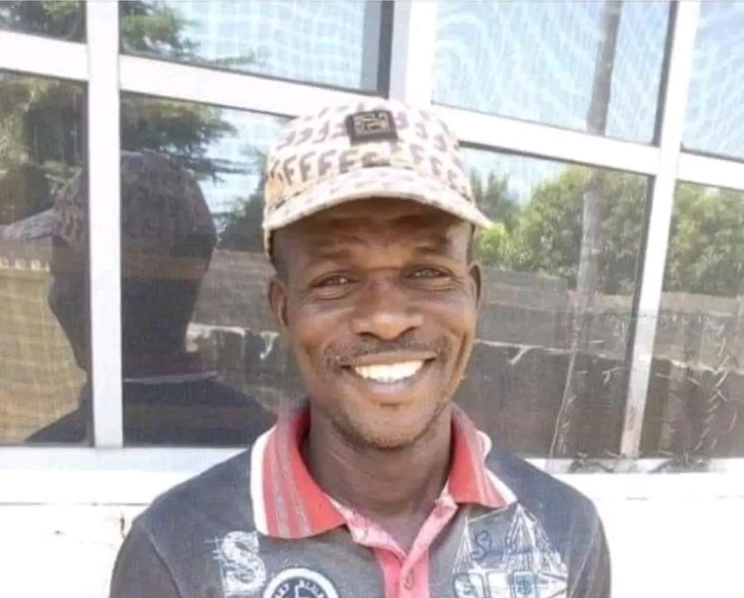 This is ABDULLAHI. He's an AC/FRIDGE Engineer! 

I gave him 12K to buy COMPRESSOR and fix in my AC, He took the AC for repair, fixed it, returned it with my 12K and told me that the compressor was okay, but just a minor relay problem which he said was 500 naira.

1/2