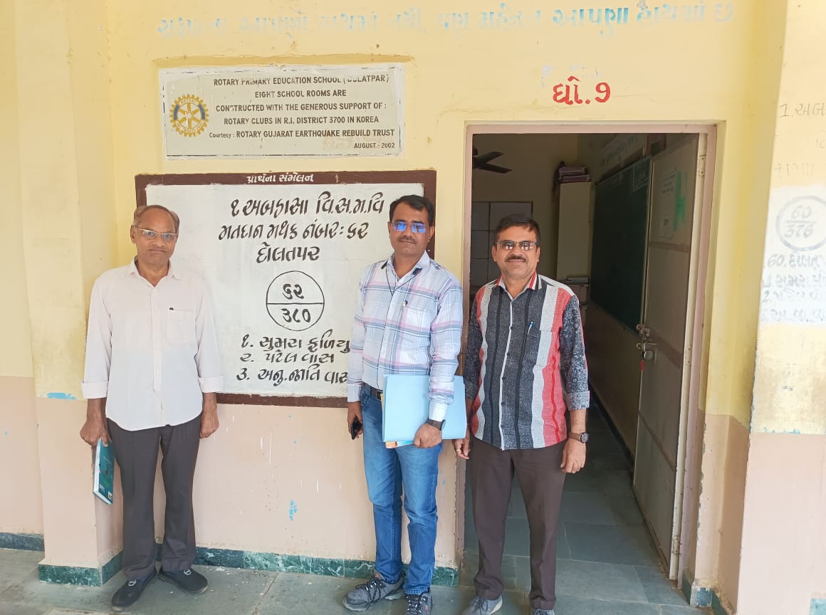 મતદારયાદી ખાસ સંક્ષિપ્ત સુધારણા કાર્યક્રમ 2024 અંતર્ગત ખાસ ઝુંબેશ દિવસ નિમિત્તે લખપત તાલુકાના  માતાનામઢ, સમેજાવાંઢ, પંજાબીવાંઢ, માણકાવાંઢ તથા દયાપર ગામોના મતદાન મથકોની મુલાકાત લઈ બી.એલ.ઓ.ની કામગીરીનું નિરીક્ષણ કરી જરૂરી માર્ગદર્શન આપ્યું.
#ECISVEEP  <a href="/CEOGujarat/">Chief Electoral Officer, Gujarat</a> <a href="/DydeoK/">DyDEO Kachchh</a> #SSR2024