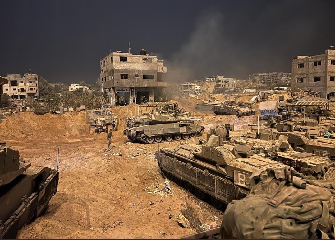 canadausaausuk's tweet photo. Iconic pictures:
Man on the ground.
Hunting for terrorists.

#HamasTerrorists #Hamas #HamasisISIS #HamasNazis #HamasISIS #Gaza #Palestine #Israel #Islam https://t.co/1ymVfWPRYa