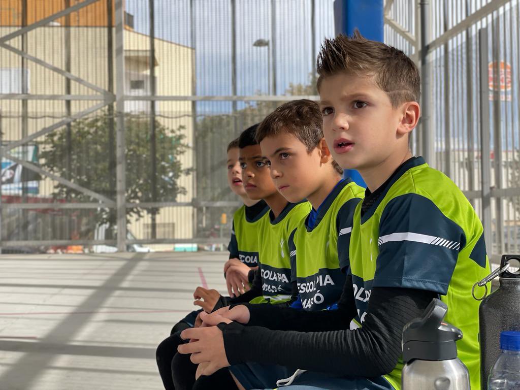 escolapiamataro's tweet photo. 🏐JOCS ESCOLARS 🏈

Els nostres nens i nenes van entrant en la dinàmica de la competitició i la millora en cadascun dels nostres equips és un fet. Sense deixar de banda els nostres valors, els nostres monitors/es van acompanyant als nostres esportistes a superar-se cada partit. https://t.co/dKVMhIN9k1