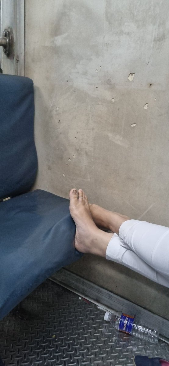 jovanfernandes's tweet photo. Is this really first class travel? How do we teach appropriate public behaviour? #Mumbailocal @Central_Railway https://t.co/coNXfbWOG6