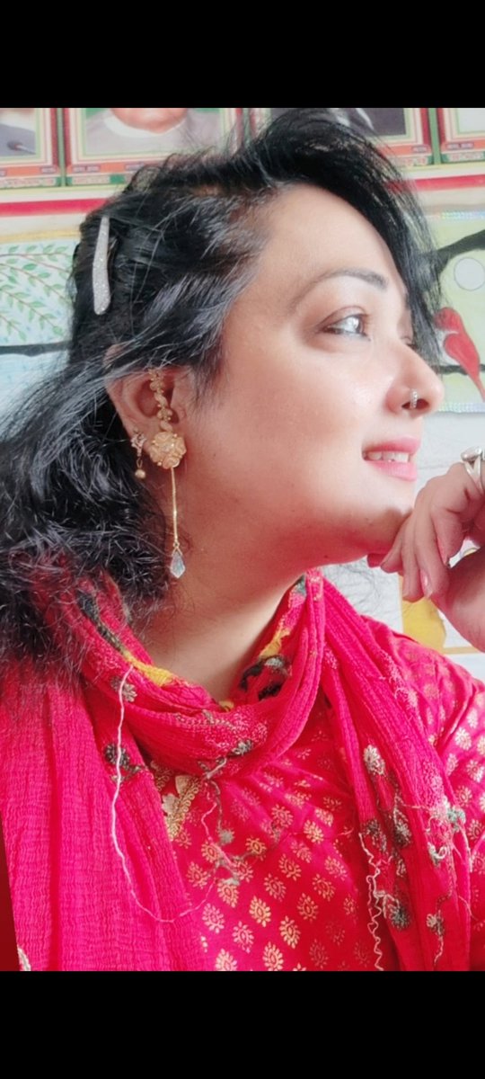 ArchanaUpadhy's tweet photo. Gud eve everyone 
मखमली ठंडी,,आहिस्ते आहिस्ते,,कदम बढ़ा रही है,,फिर,,कुछ इंद्रधनुष सी यादें,,आँखों में रंग बिखेर रही है,,,,💐💐 https://t.co/Nb5oZ92W8w