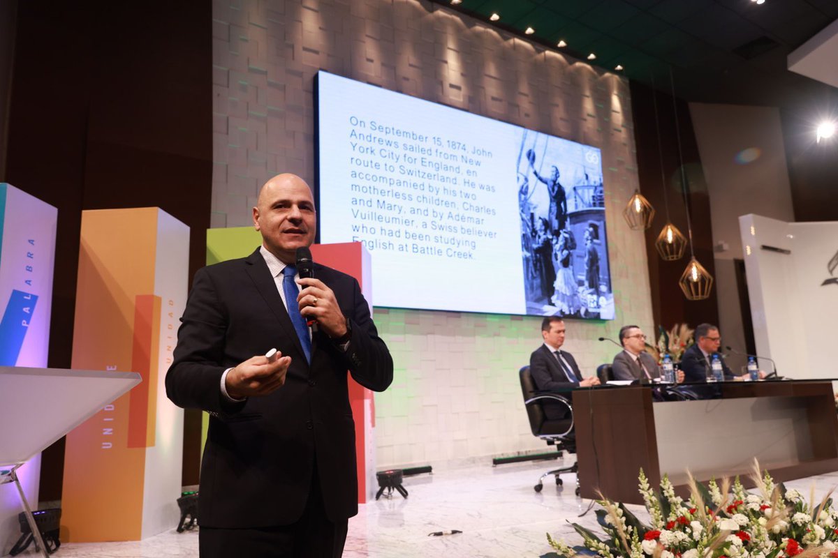 El pastor Elbert Kuhn, secretario asociado de la sede mundial adventista, recordó que el 2024 la Iglesia Adventista celebrará los 150 años del envío del primer misionero transcultural. John Andrews y su familia dejaron Estados Unidos en 1874 para servir en Suiza. #ConcilioAnual