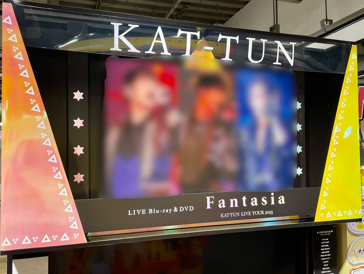 【KAT-TUN】 明日より開催📢 いよいよ明日は 「KAT-TUN LIVE TOUR 2023 Fantasia」 Blu-ray& DVD入荷日🚚💨 当店5階にて 『KAT-TUN 衣裳展 #もっと近くでFantasia」 を開催します🌟 開催期間：11月7日(火)～11月13日(月) ぜひお立ち寄りください！ #KATTUN #Fantasia