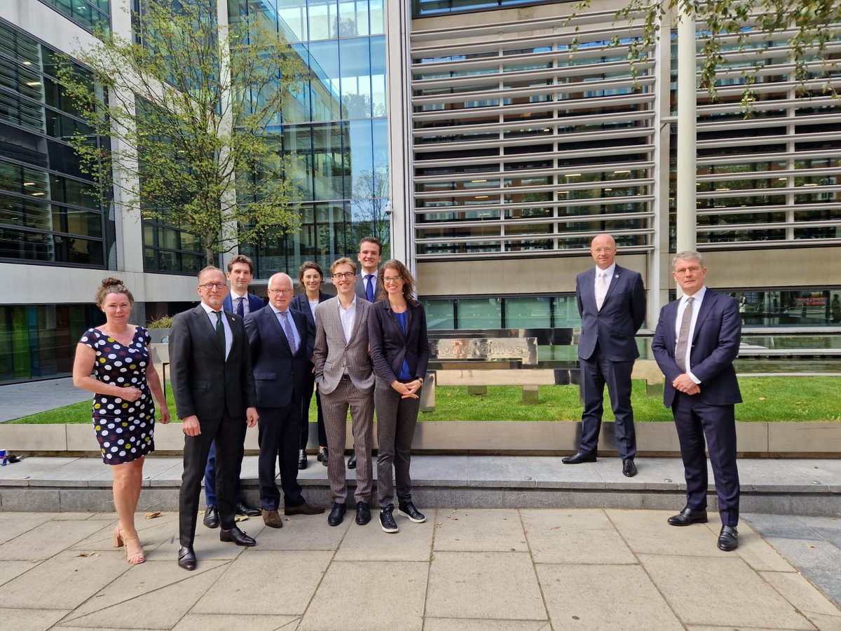 Vorige maand was een afvaardiging van het programma Weerbaar Bestuur op dienstreis in het Verenigd Koninkrijk. Doel van de reis was om te zien hoe de Britten omgaan met uitdagingen op het gebied van weerbaar bestuur. Het werd een inspirerende reis: politiekeambtsdragers.nl/actueel/nieuws…