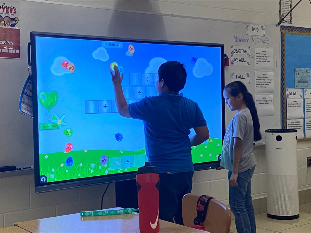KawasElementary's tweet photo. π©βπ«π»Ms. Alvarado's tech-savvy approach made math fun during the lock-in on Friday! Cleartouch panels and interactive stations FTW! πβ¨#lisdistheplacetobe https://t.co/tUZKGc0JaT