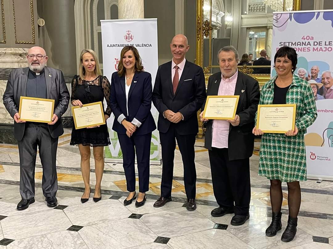 La Concejalía de Mayores del Ajuntament de València ha otorgado  a Nino Bravo el 𝐫𝐞𝐜𝐨𝐧𝐨𝐜𝐢𝐦𝐢𝐞𝐧𝐭𝐨 𝐝𝐞 𝐍𝐮𝐞𝐬𝐭𝐫𝐚𝐬 𝐌𝐞𝐣𝐨𝐫𝐞𝐬 𝐏𝐞𝐫𝐬𝐨𝐧𝐚𝐬 𝐌𝐚𝐲𝐨𝐫𝐞𝐬 a título póstumo, por su carrera artística y su contribución a la música moderna .

#AñoNinoBravo