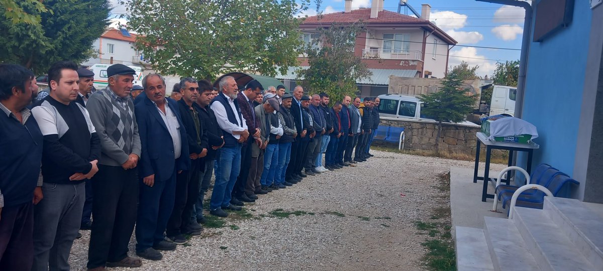 mehmetkeklik94's tweet photo. Bugün gebeceler beldemizde Cemile Özbay teyzemizin cenaze namazına iştirak ederek değerli ailesine taziyelerimizi ilettik. Allah cc rahmet eylesin mekanı cennet olsun. 
@GebecelerBld @AfyonValiligi https://t.co/ev5VbY0oqW