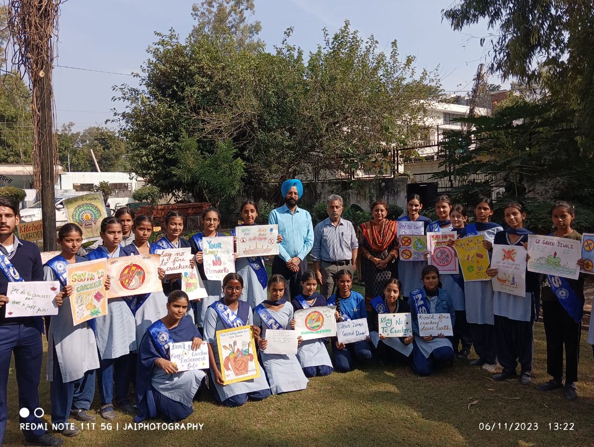 Gmsss20ChdD's tweet photo. #GreenDiwali students @Gmsss20ChdD pledged to preserve environment and opt for green diwali to keep city clean and green.
@SchoolEduChd 
#Diwali2023 
#saynotocracker 
#cleancity https://t.co/cnD5ZEM3cy
