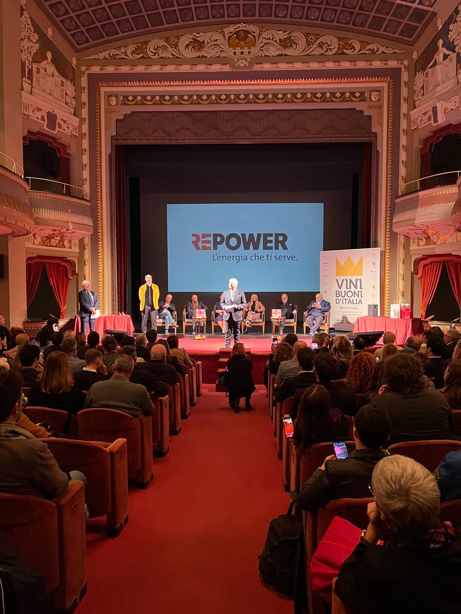 Si è tenuta ieri a Merano nella cornice del <a href="/MeranoWineFest/">Merano WineFestival</a> la presentazione dell'edizione 2024 della Guida <a href="/vinibuoni_it/">ViniBuoni d'Italia</a> edita dal <a href="/TouringClub/">TouringClubItaliano</a> e la consegna del premio #Ecofriendly2024, in collaborazione con <a href="/Repower_Italia/">Repower Italia</a>. Ecco qualche scatto della giornata 👇