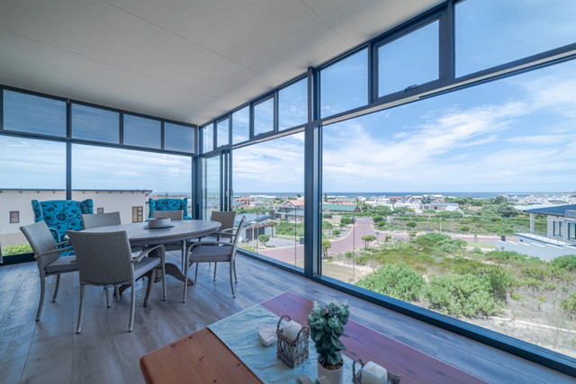 SStilbaai's tweet photo. STILBAAI DUNE DEVELOPMENT I R 5,950,000
Bessie - 072 997 2640 for more information
Luxury living in an upmarket and secure gated estate with sensational ocean views. 4 Beds, 2.5 Baths &amp; 4 Garages https://t.co/fMsgx954FO